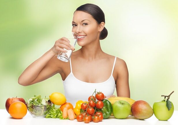 مبدأ النظام الغذائي المائي هو الامتثال لنظام الشرب ، إلى جانب استخدام الأطعمة الكاملة